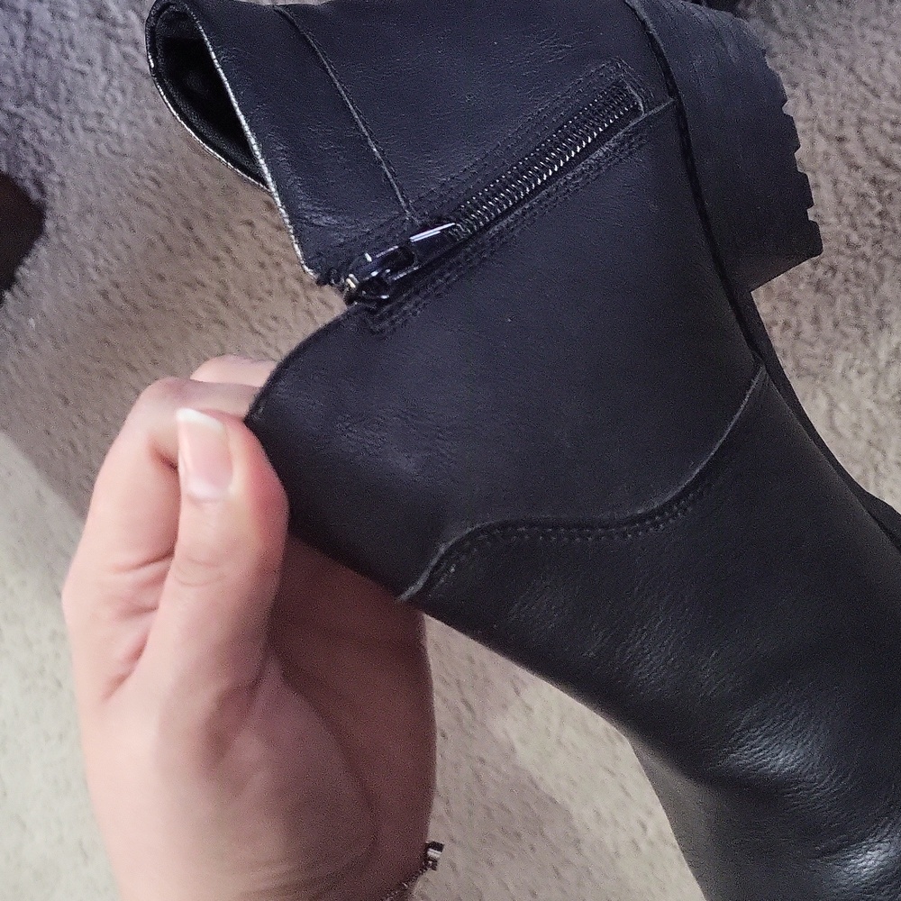 Boots - Picture 3 of 6